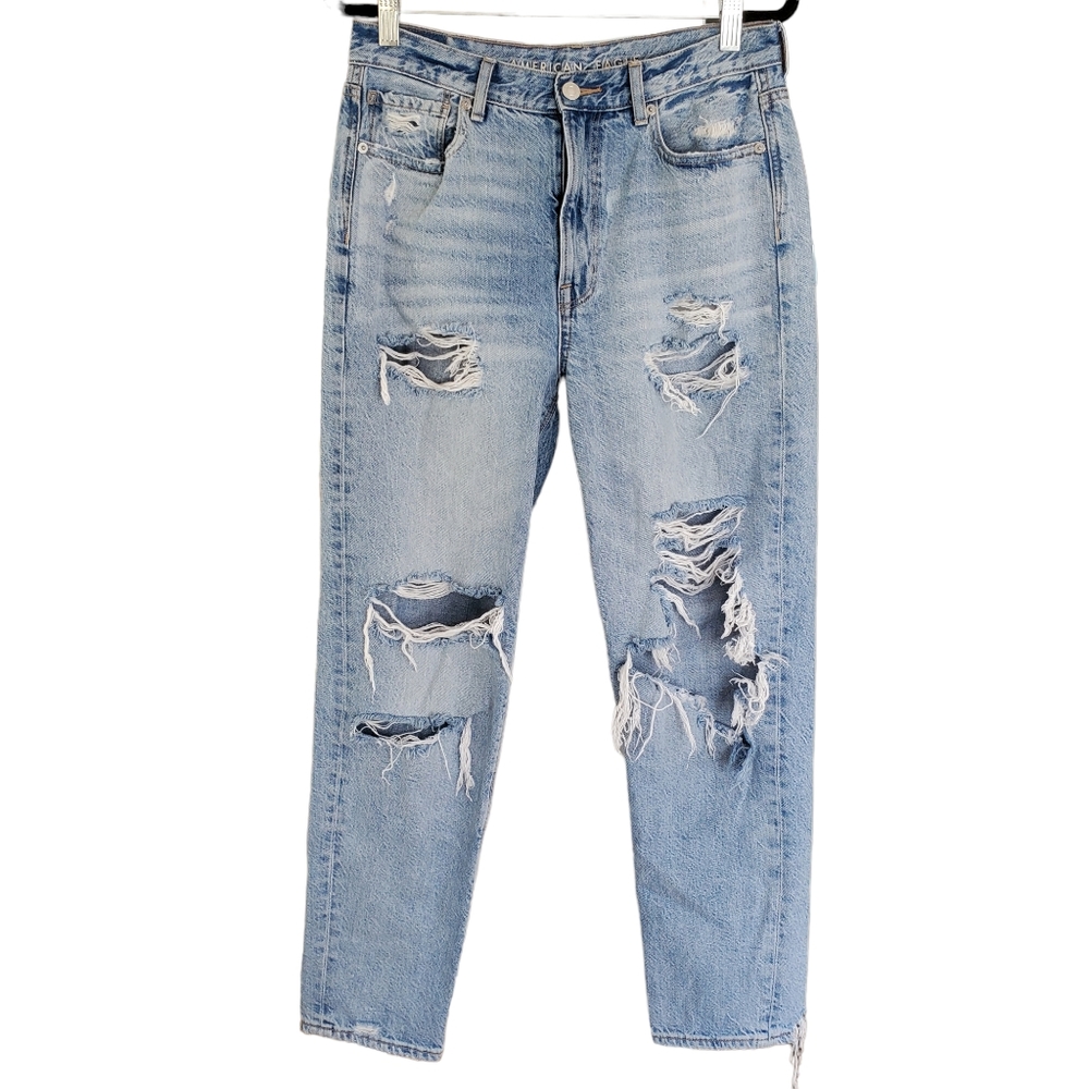 American Eagle high rise distressed mom jeans 100% cotton light wash size 6